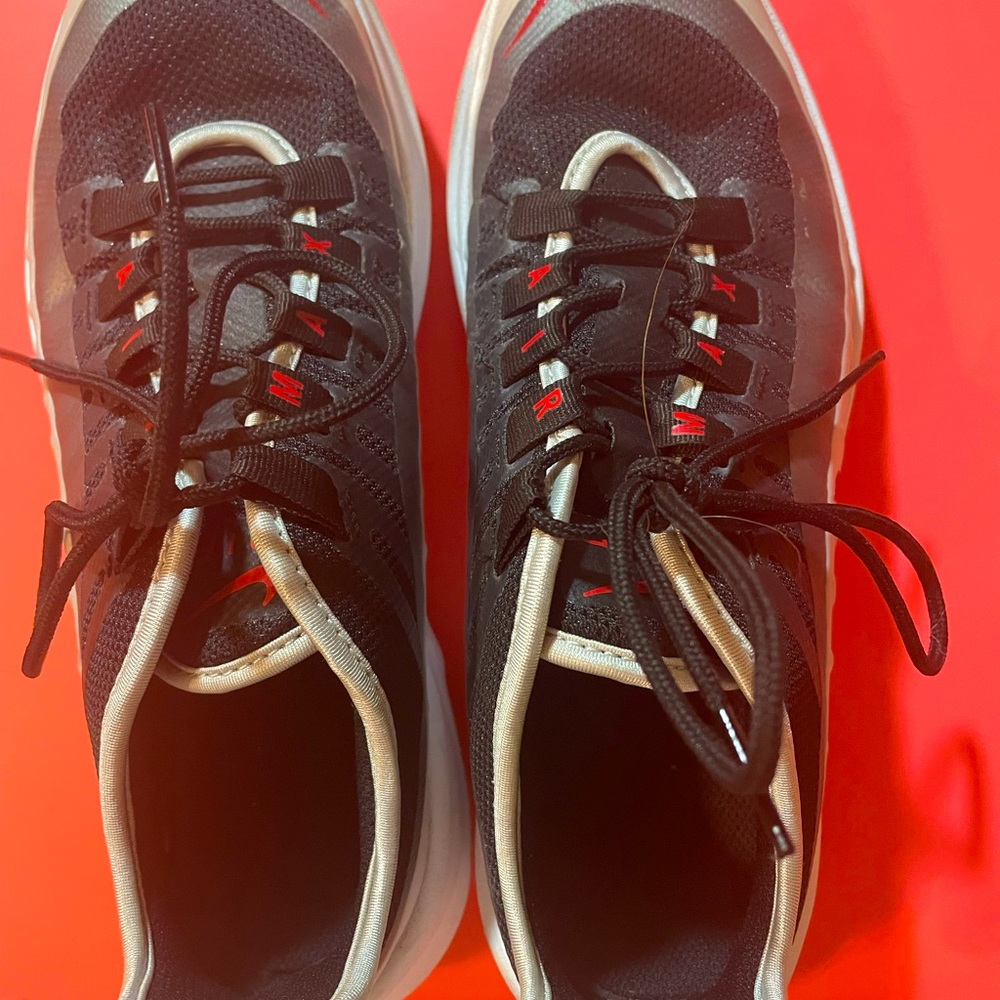 Nike Airmax grey and black with red check. Great condition. Size 6Y (womens 7)
